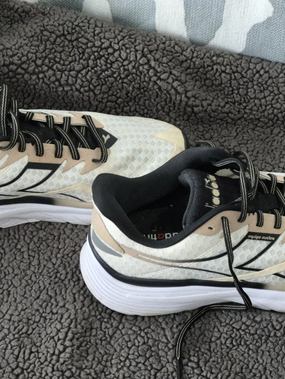 Diadora Men's Equipe Nucleo Cream and Black Running Sneakers 8.5